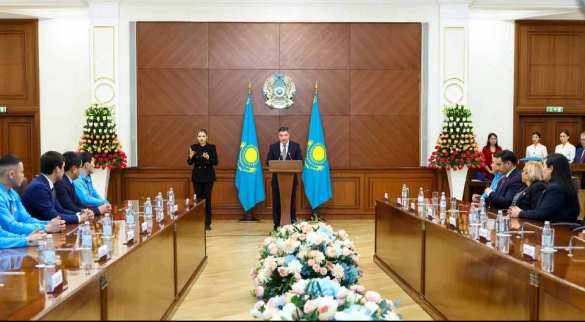 Олжас Бектенов вручил госнаграды призёрам Сурдлимпиады от имени Президента