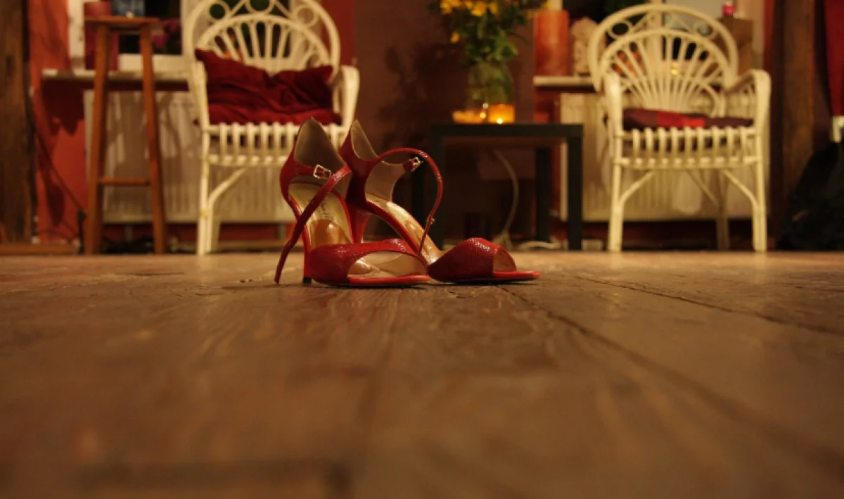 Мешок риса, iPad от Зеленского и питоновые туфли: Мелони распродаёт подарки лидеров