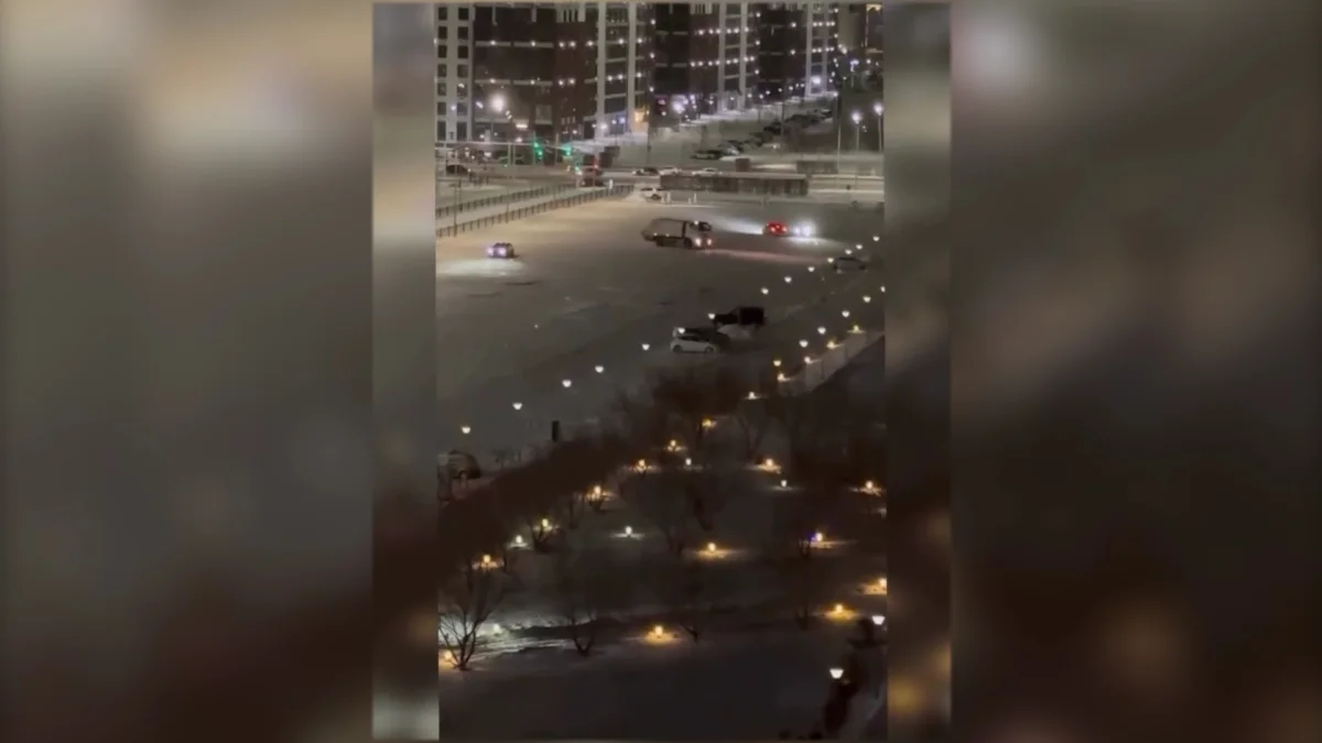 Опасный дрифт на снегоуборочной машине зафиксировали в центре столицы