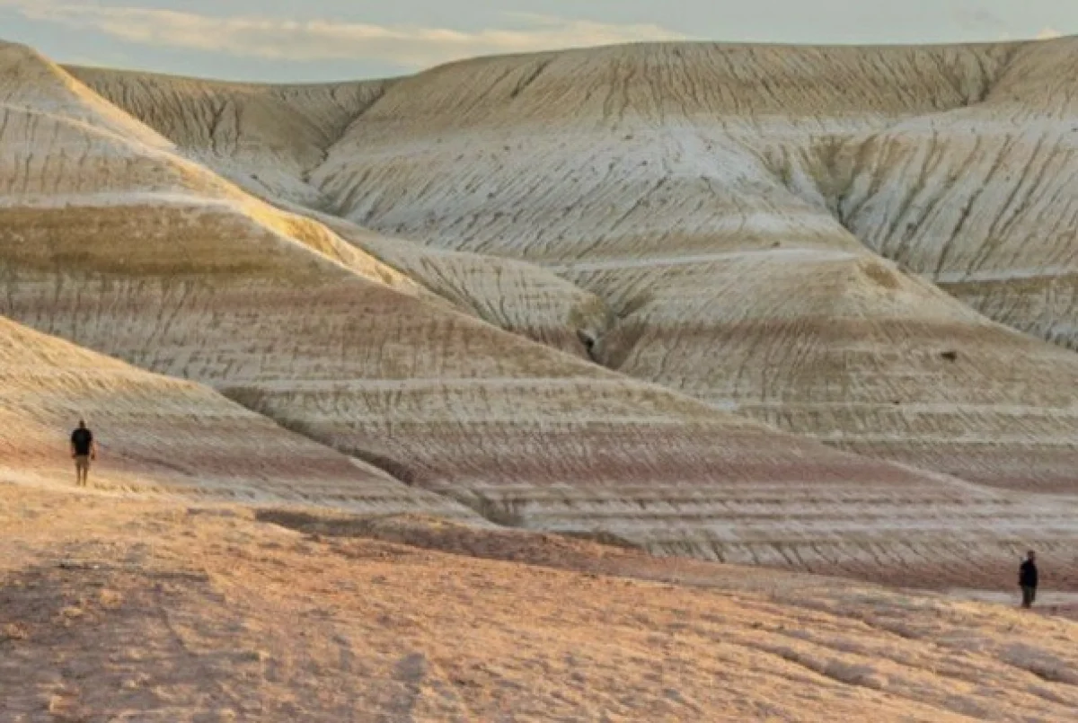 Пейзажи Казахстана украсили обложку европейского журнала