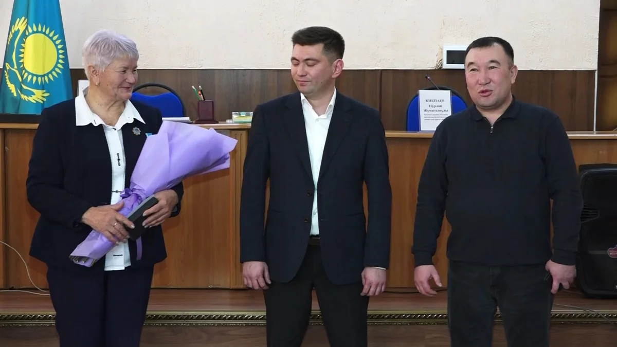 70-тен асқан кейуана қақаған қыста жолда қалғандарға  көмек көрсетеді