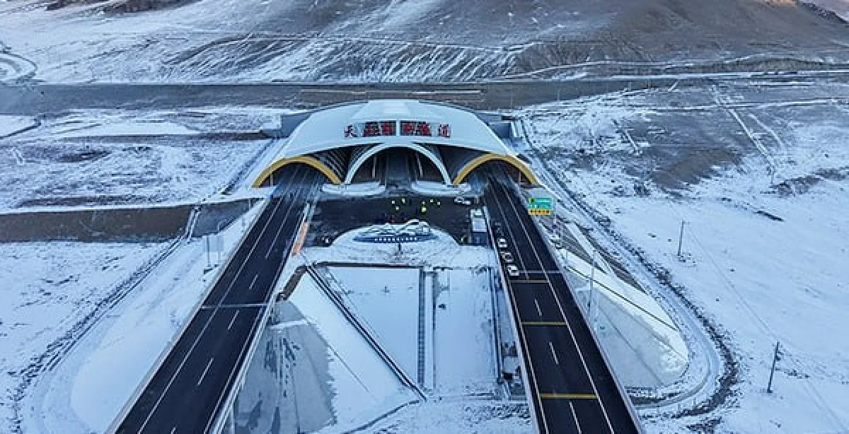 В Китае открыт самый длинный тоннель в мире под Тянь-Шанем