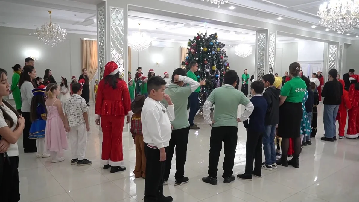 "AMANAT" партиясы оралдық өрендерге жаңа жылдық кеш ұйымдастырды