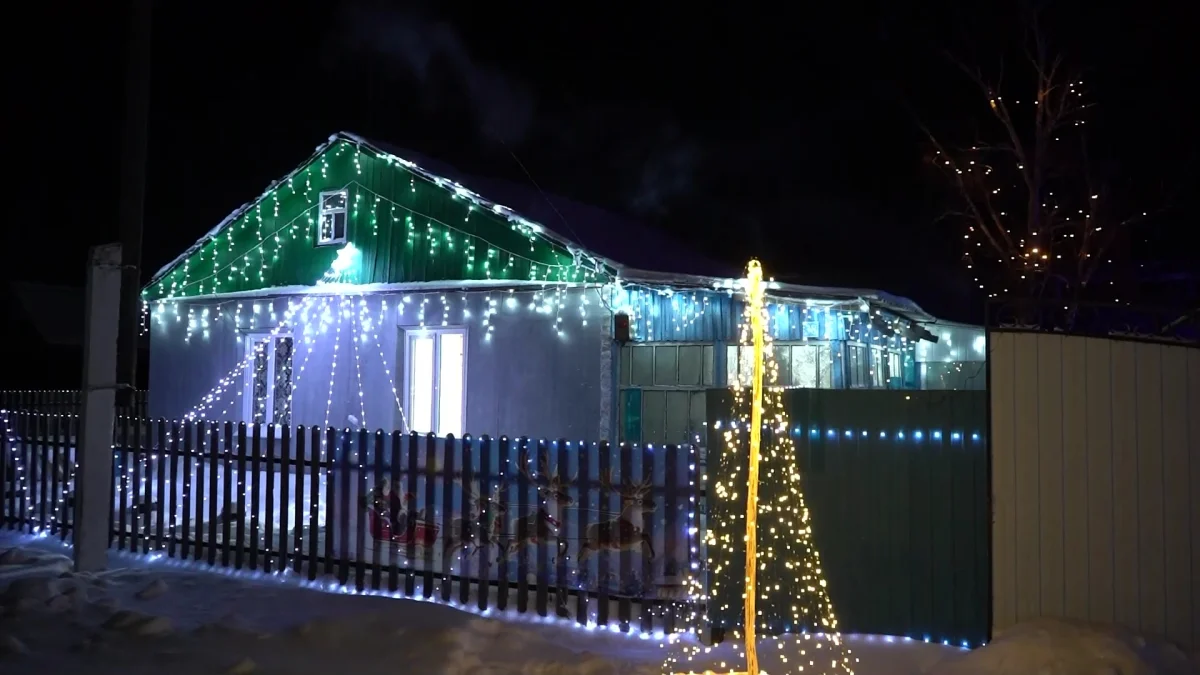 Жаңа жыл қарсаңында  үйлерін безендірген теріскейліктер көпшілікті таңғалдыруда
