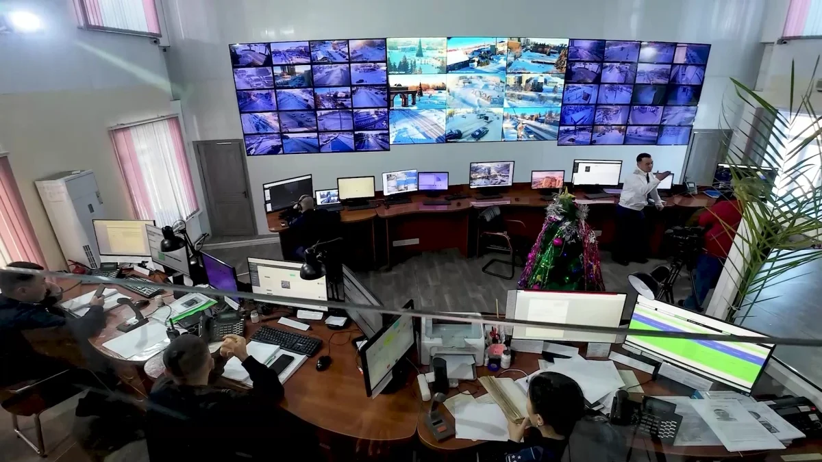 Безопасный Новый год: тысячи полицейских, спасателей и медиков будут работать в новогоднюю ночь по всей стране