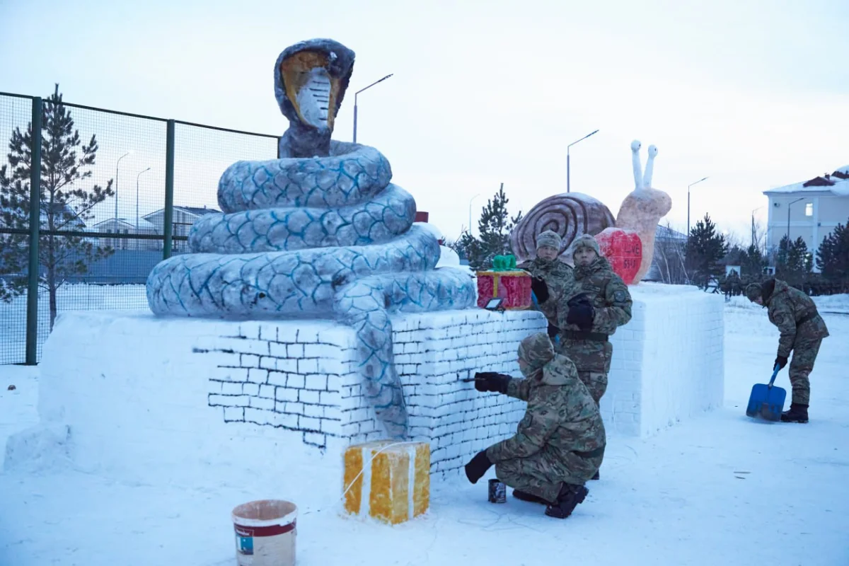 Елордалық ұландықтар өз күштерімен мұз қалашық жасады