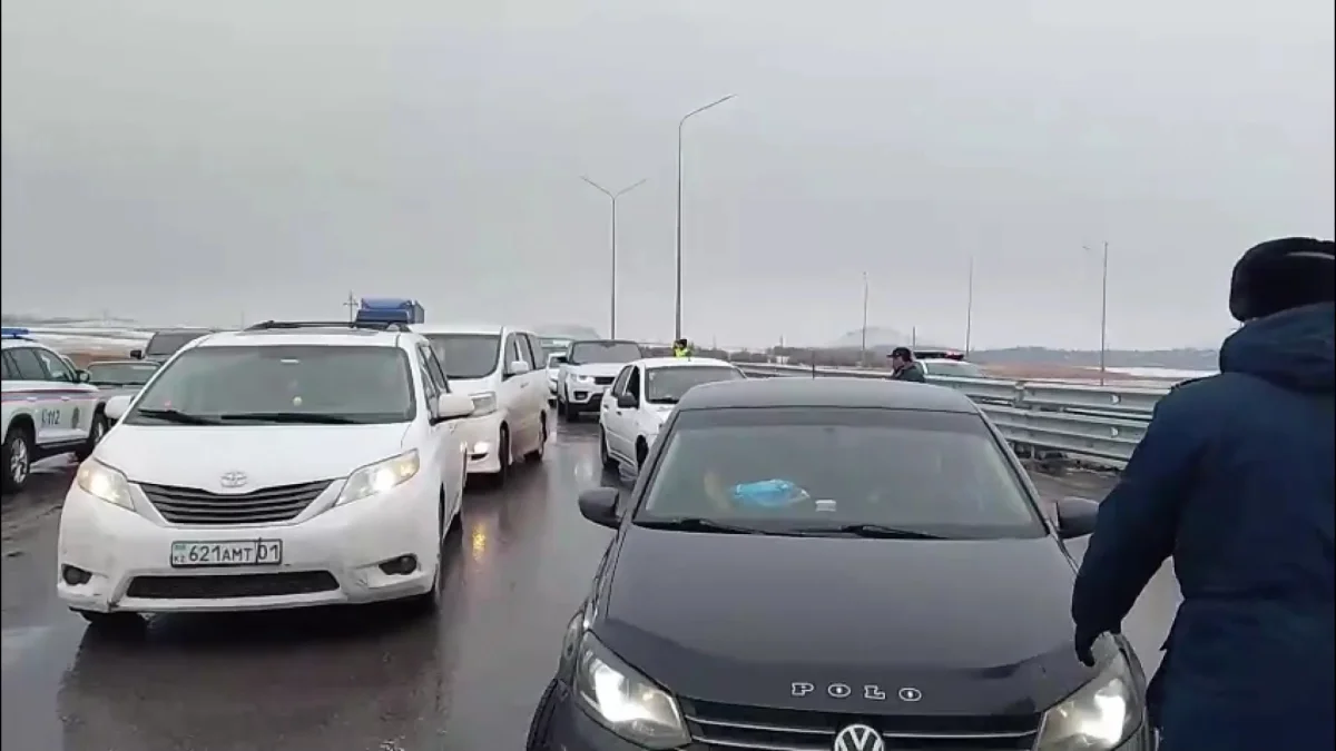 Қарағанды облысында көктайғақтың салдарынан 2 мыңға жуық көлік тұрып қалды