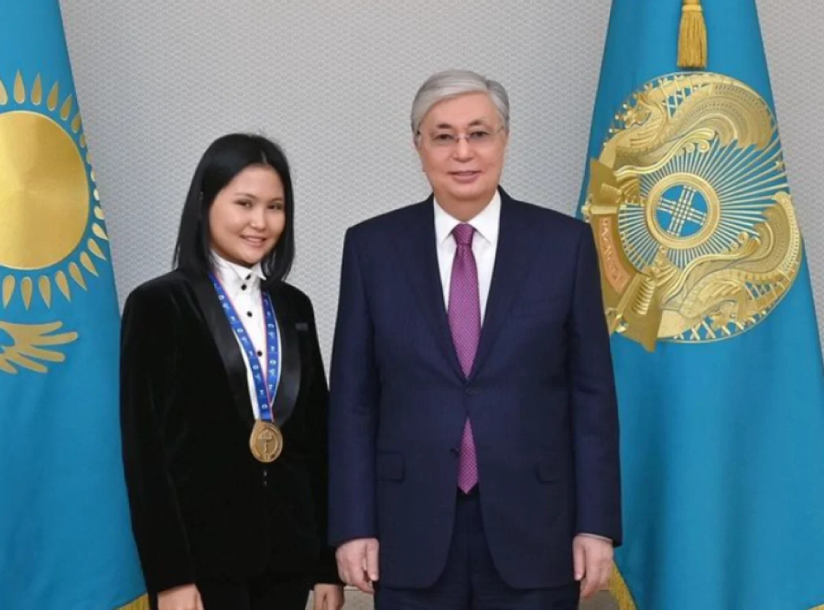 Президент поздравил Бибисару Асаубаеву с победой на чемпионате мира по блицу
