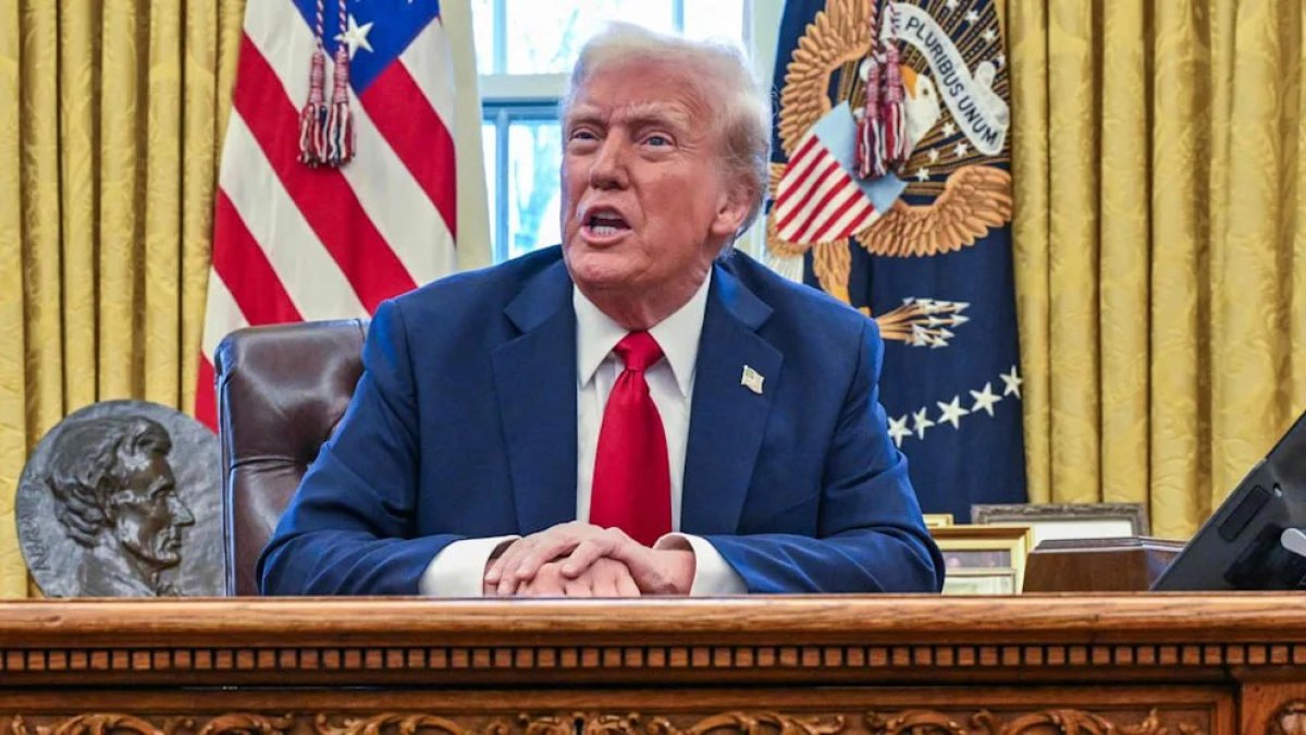 Трамп, как и обещал, поднял пошлины на товары из Канады, Мексики и Китая