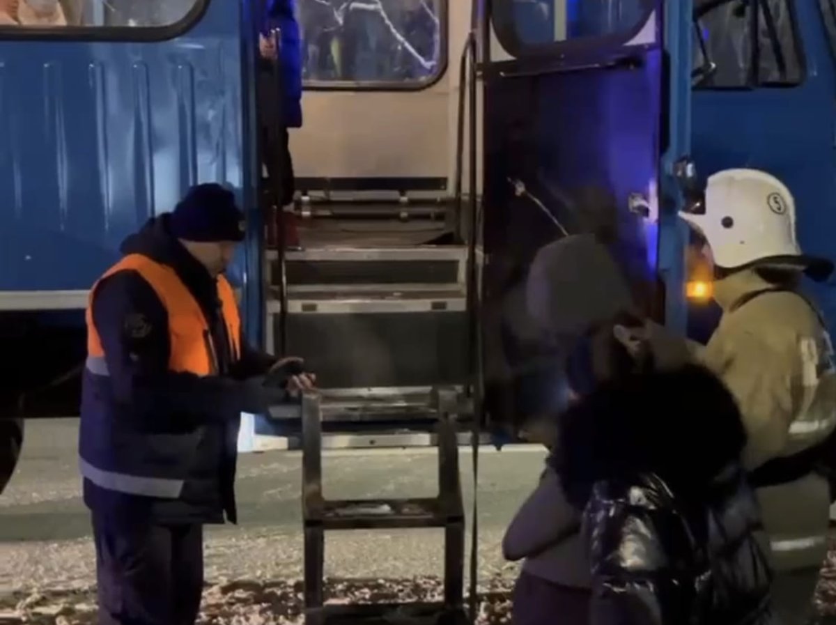 Постояльцев срочно вывели из горящей гостиницы в центре Алматы