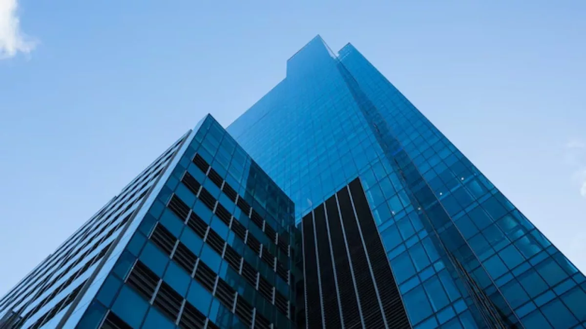 Астанада 16 жастағы қыз биіктен құлап мерт болды