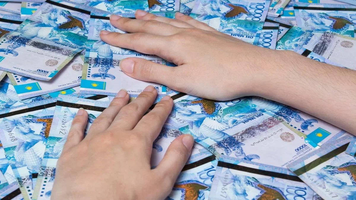 Общага вместо дома: актюбинских чиновника и депутатов подозревают в хищениях