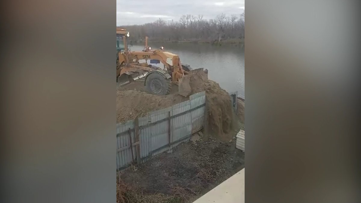 Солтүстік Қазақстан облысында аудан әкімдігі бөгет салу үшін жеке үйлердің ауласын рұқсатсыз иеленіп алған