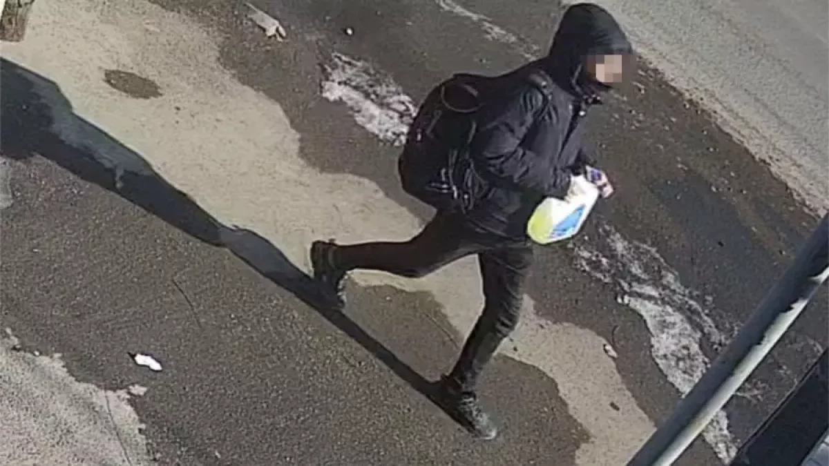 “Іште балалар болған“. Алматыда үйге қасақана өрт қойған адам іздестіріліп жатыр