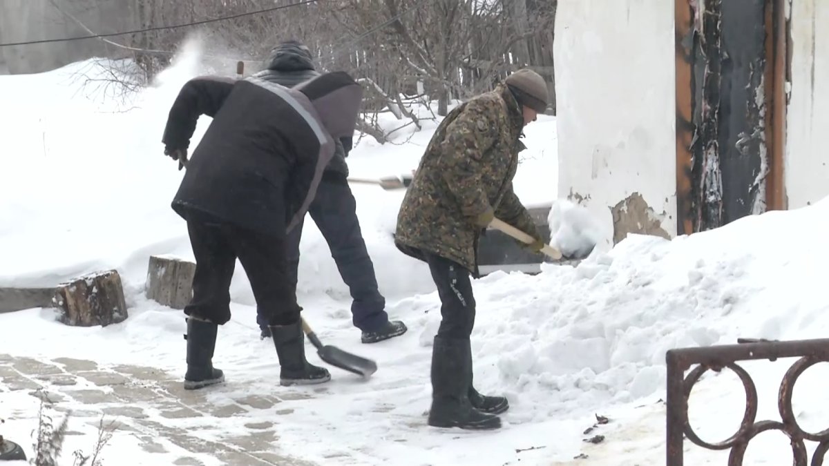 "АМАNАТ" партиясының өкілдері қарттарға көмек көрсетті