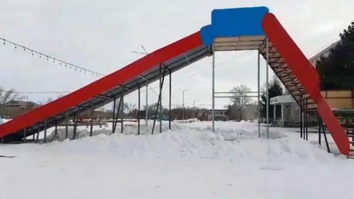 Қостанайда жаңа жылдық сырғанақты бұзу кезінде жұмысшы қаза тапты