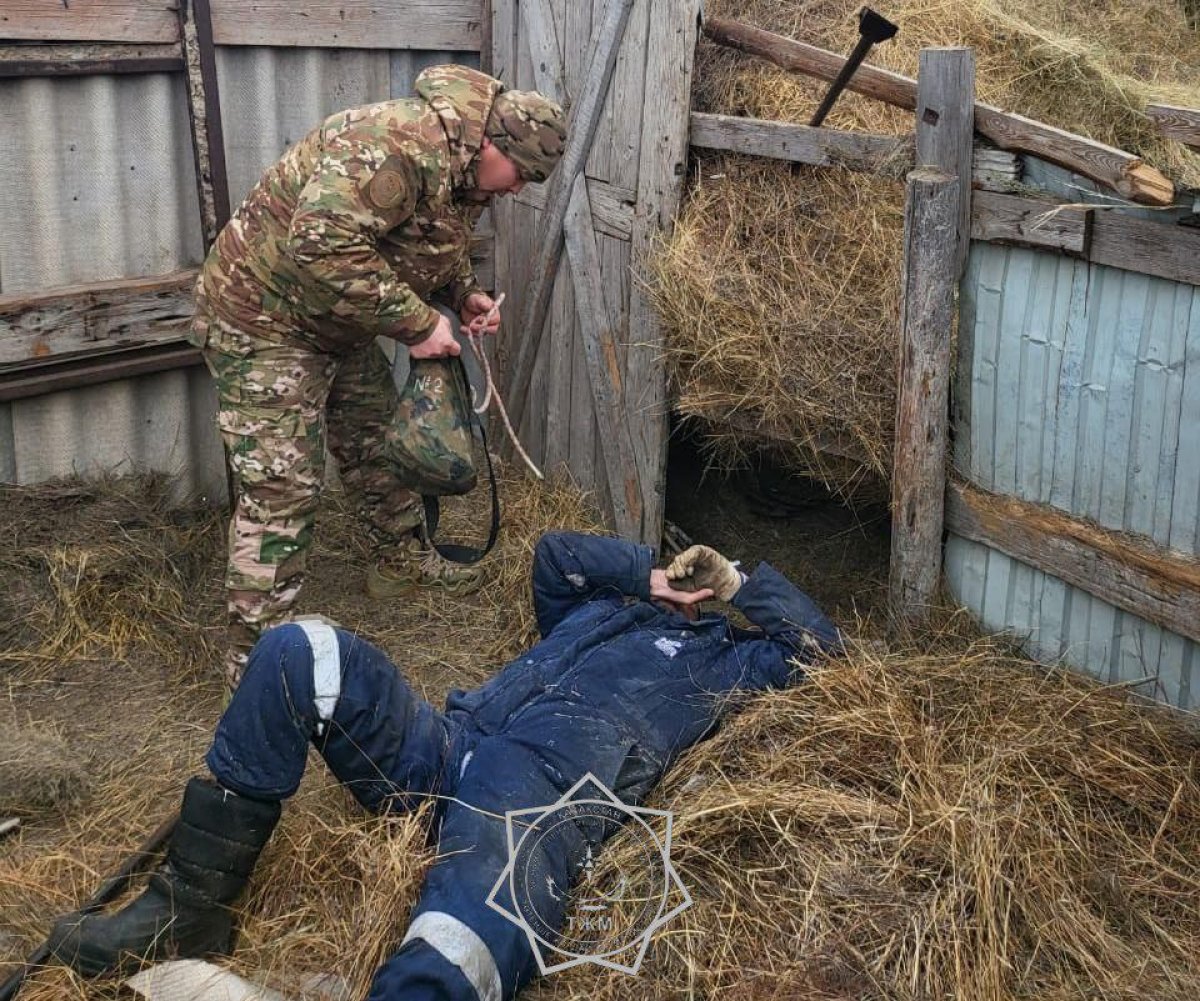 Мужчину придавило 300-килограммовым рулоном сена в ЗКО