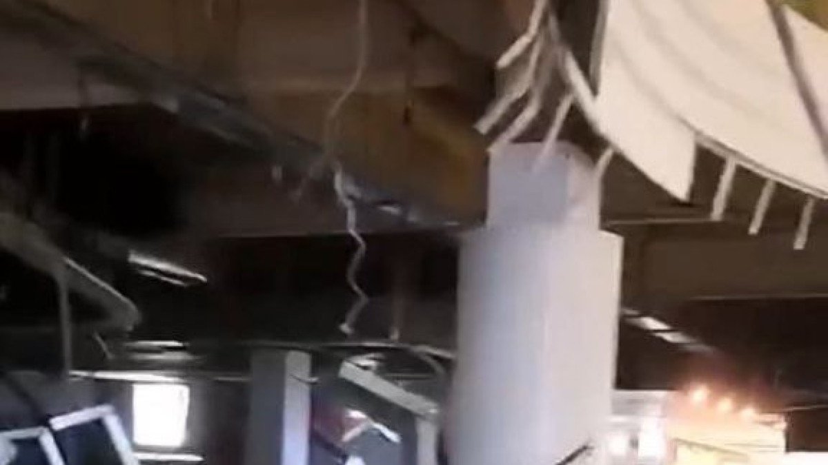 Екібастұзда ірі сауда үйінің аспалы төбесі опырылып түсті