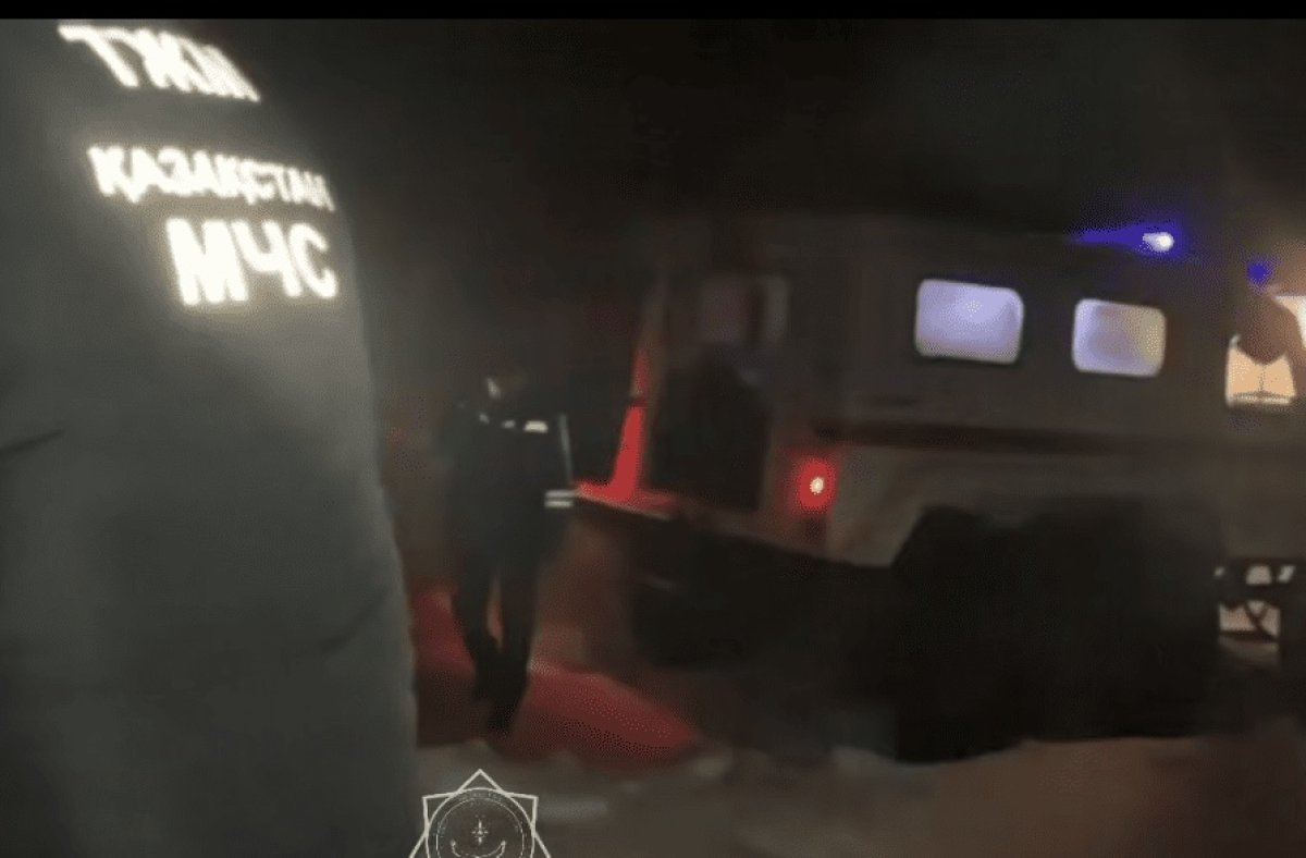 Акмолинку пришлось везти на вездеходе в больницу