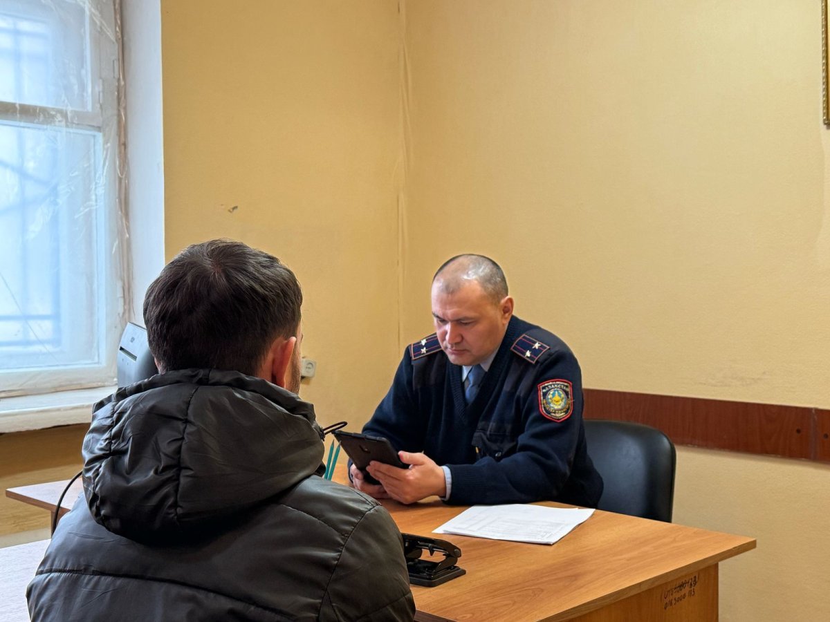 Житель Костанайской области выстрелил из пневматического пистолета в стоящий автомобиль.