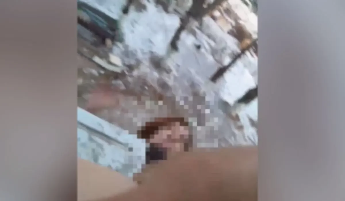 Оралдың үш полицейі қонақ үйдің терезесінен секірмек болған мас қызды құтқарып алды