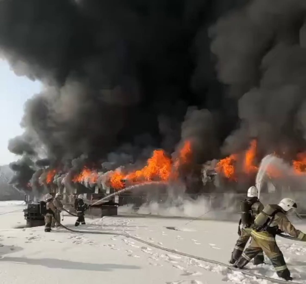 Пожар по повышенному рангу тушат в Алматы