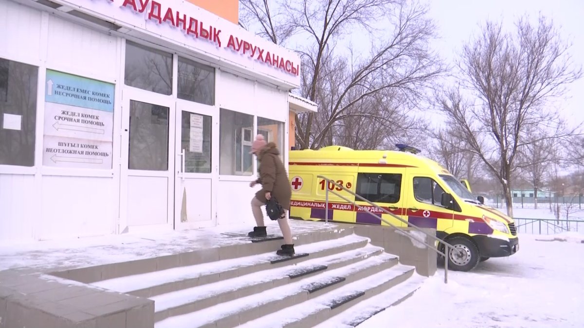 Ақтөбе облысында 23 оқушы қытайлық тәттіден уланып ауруханаға түсті