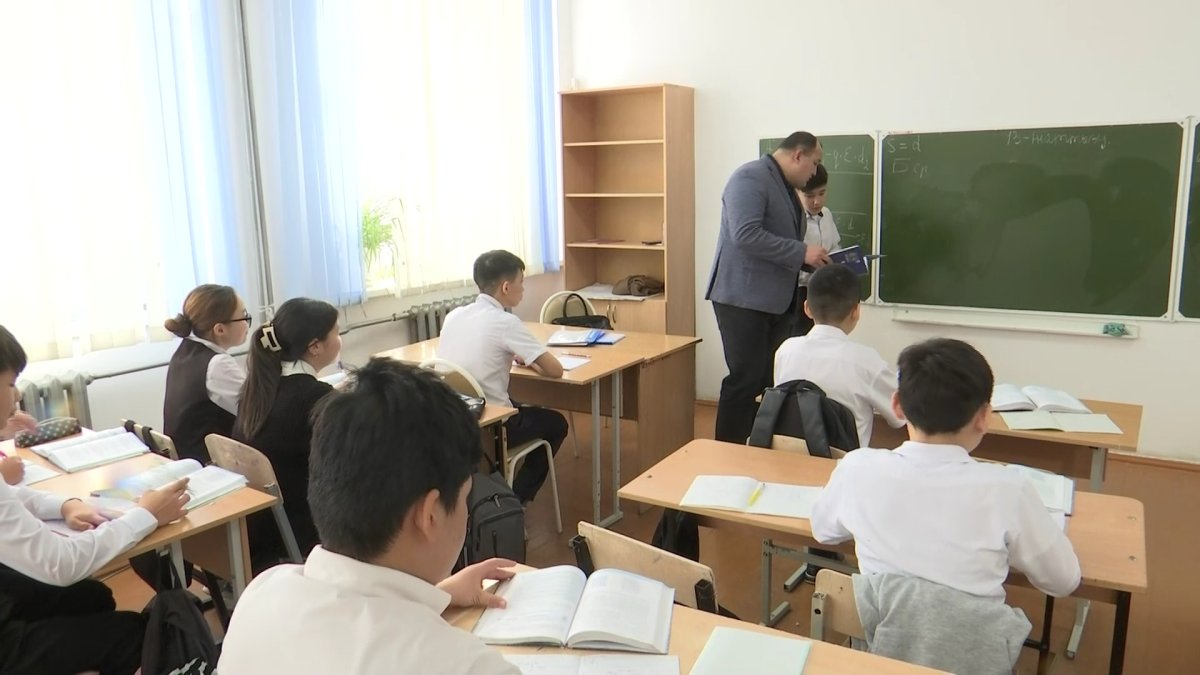 23 школьника оказались в больнице после употребления китайских снеков в Актюбинской области
