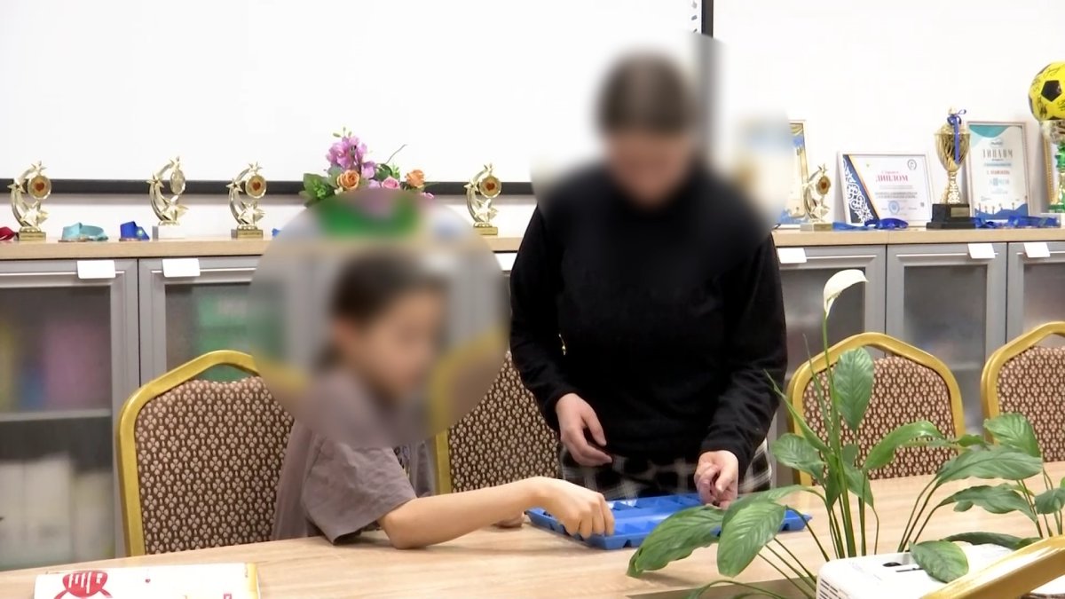 Дети - не игрушки: почему в Казахстане начали меньше усыновлять воспитанников детских домов?