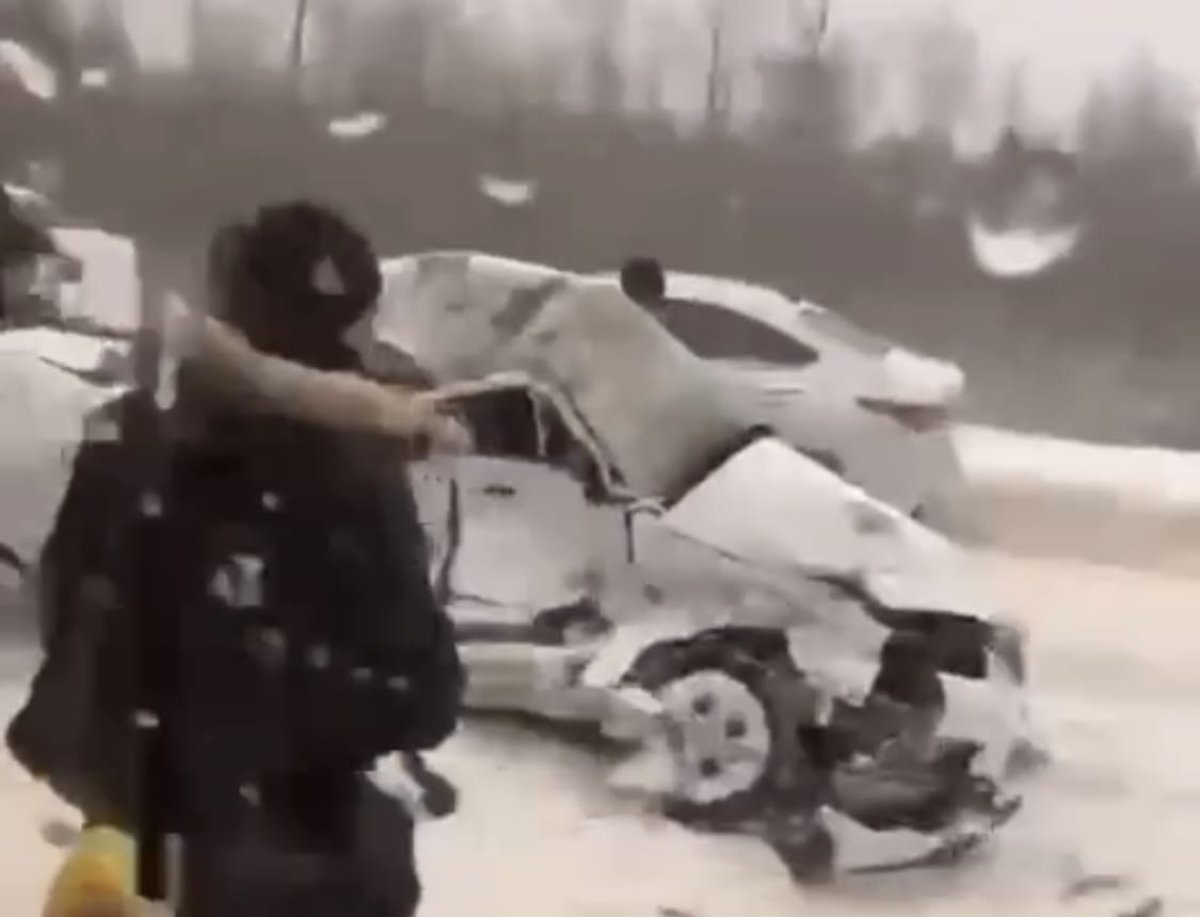 Автобус и легковушка столкнулись в Уральске: есть пострадавшие