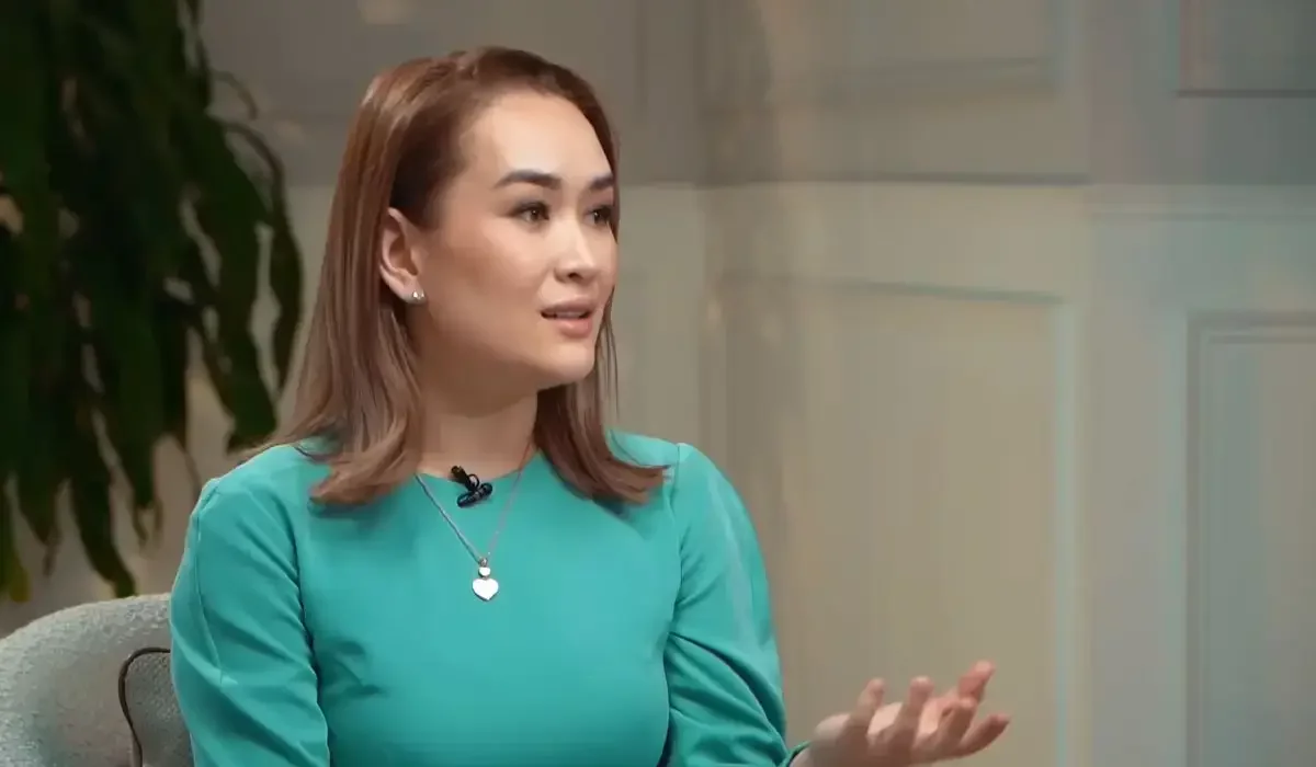 «Жылап қалатын кездерім болды»: Ақерке Бүркітбай күйеуімен қарым-қатынасы туралы айтты