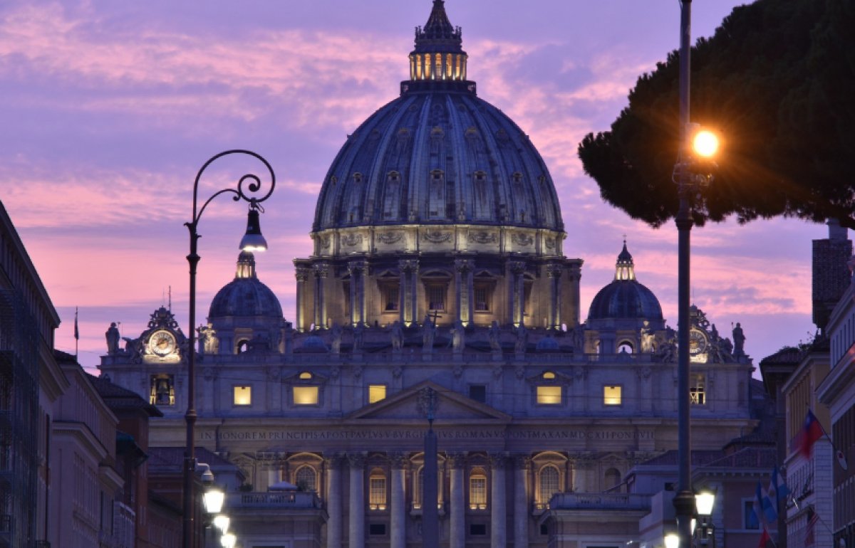 Ватикан сообщил о критическом состоянии Папы Римского