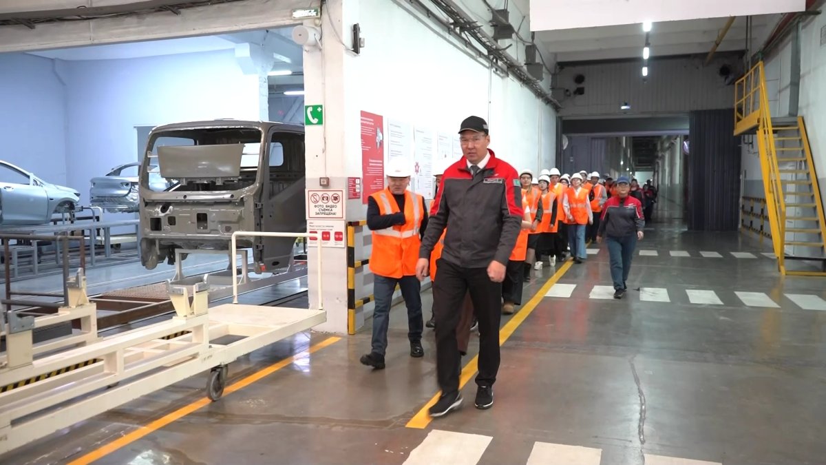 «Жастар рухы» жастар қанаты оқушыларды ірі зауыттың жұмысымен таныстырды