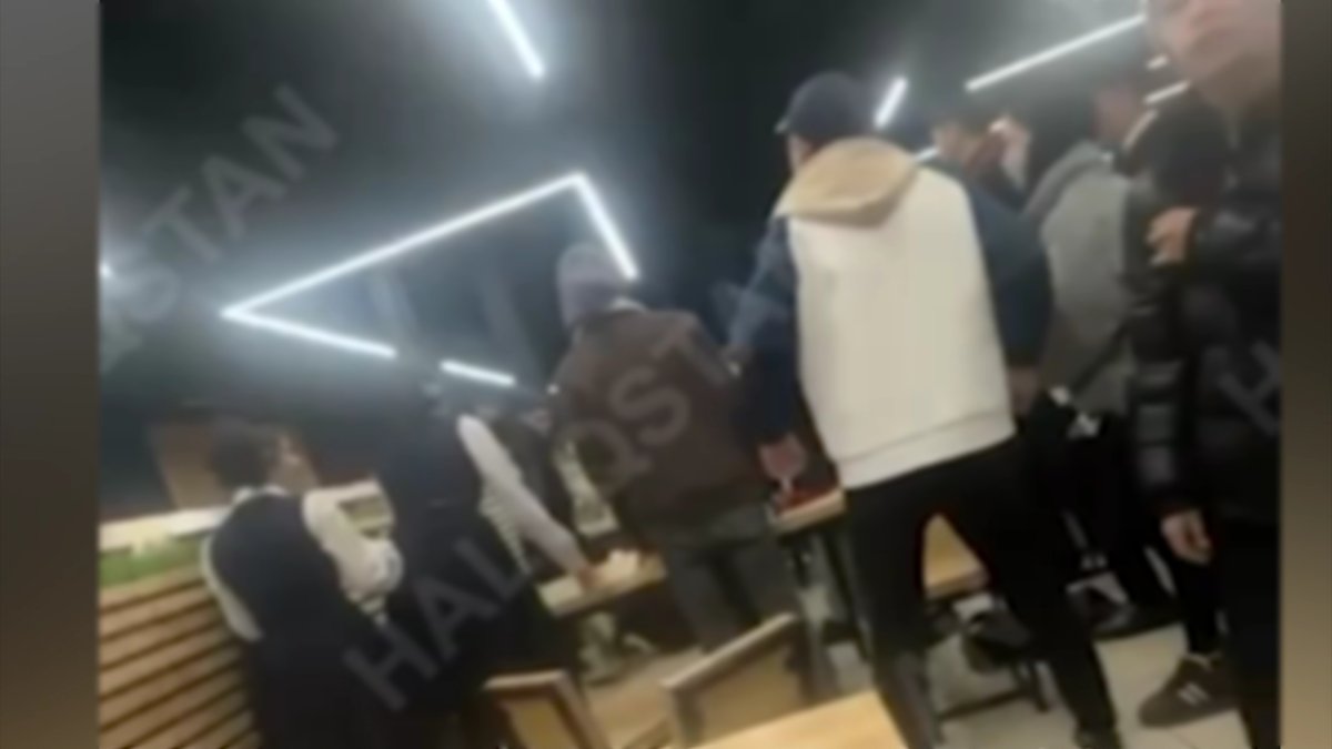Массовую драку устроили школьники в одном из торговых центров в Алматы: возбуждено уголовное дело