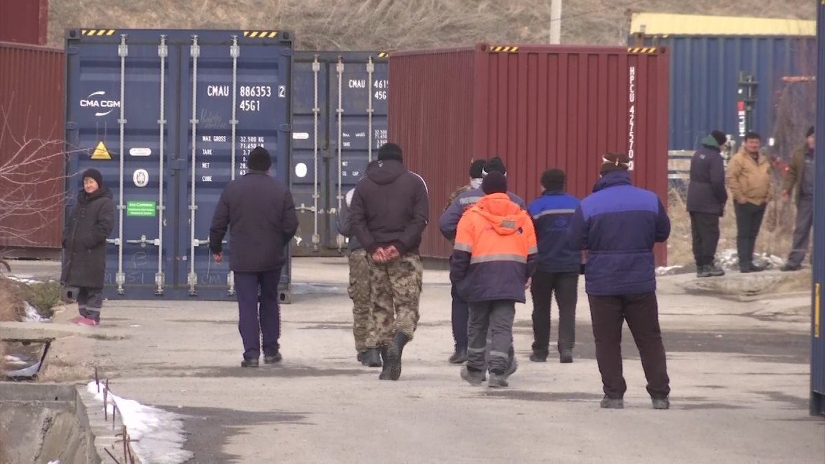 Шымкенттегі зауыт жұмысшылары төрт айдан бері жалақы алмаған