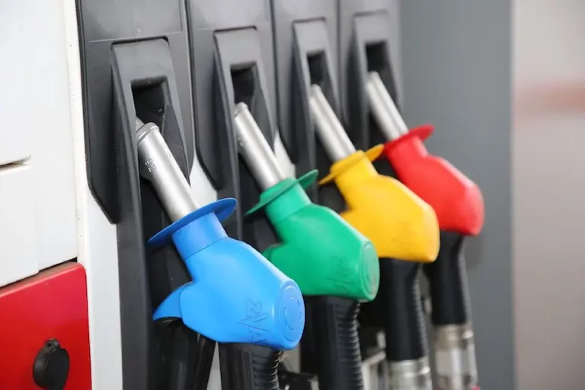 Бензин мен дизельдің үстіне баға қосып сатқандар табысының 80 пайызын мемлекетке береді