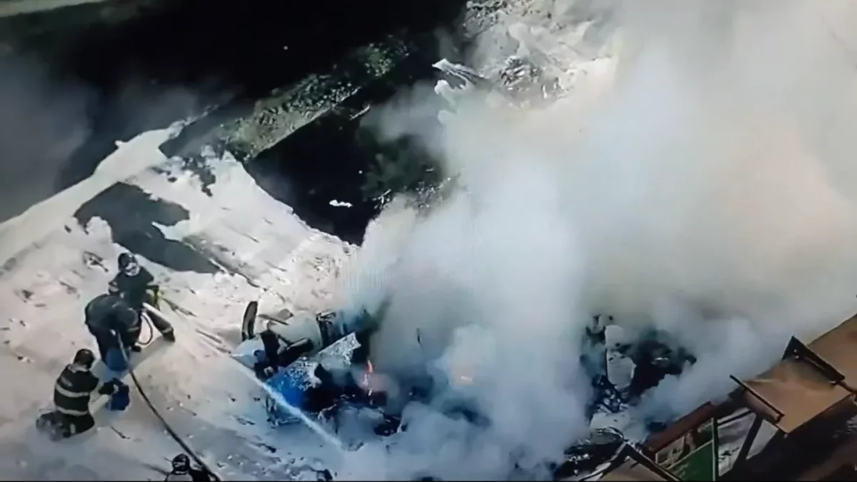 Ұшақ автобусқа құлап апатқа ұшырады