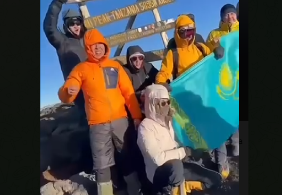 Пик «Килиманджаро» покорен в честь 30-летия Ассамблеи народа Казахстана