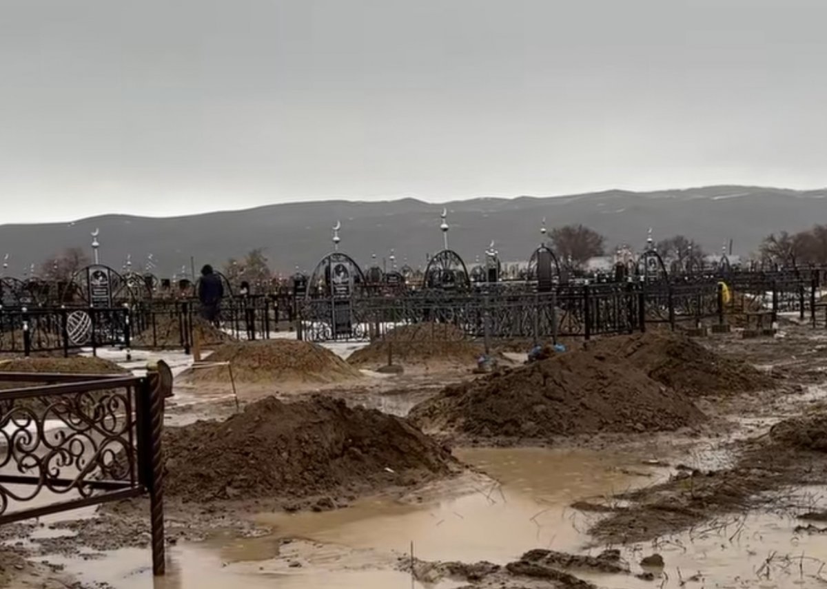 Талдықорған маңындағы зиратты су басты