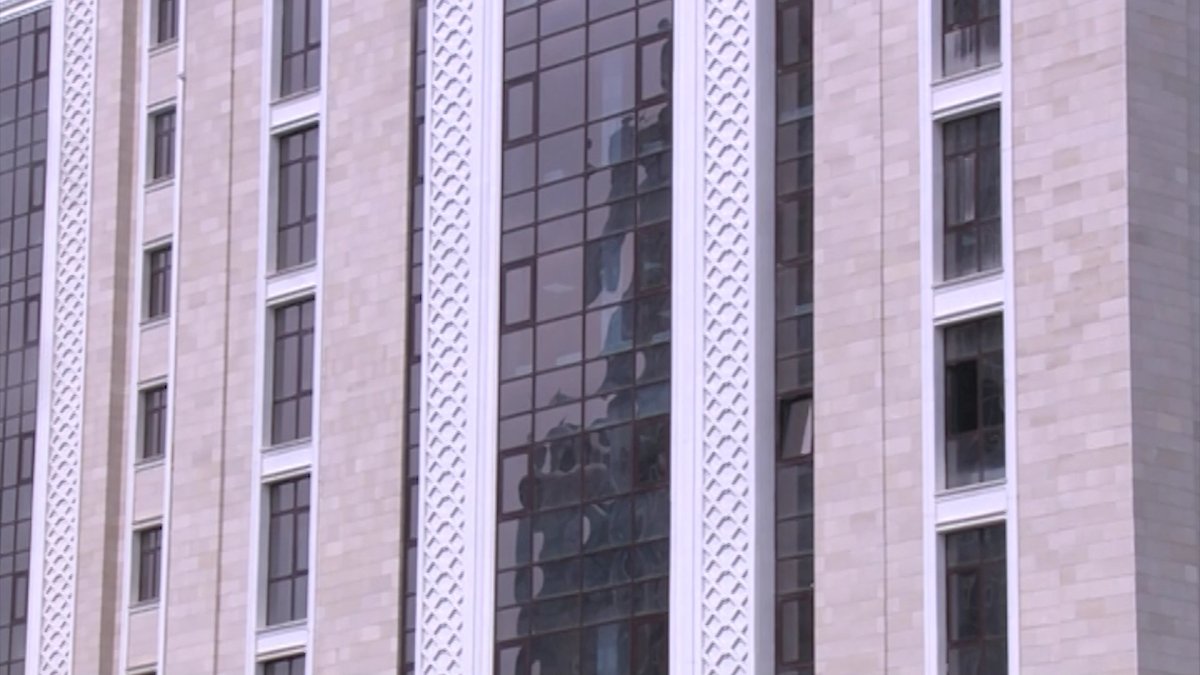 Алматыда көпқабатты тұрғын үй кешенінің ауласынан әйел адамның мәйіті табылды