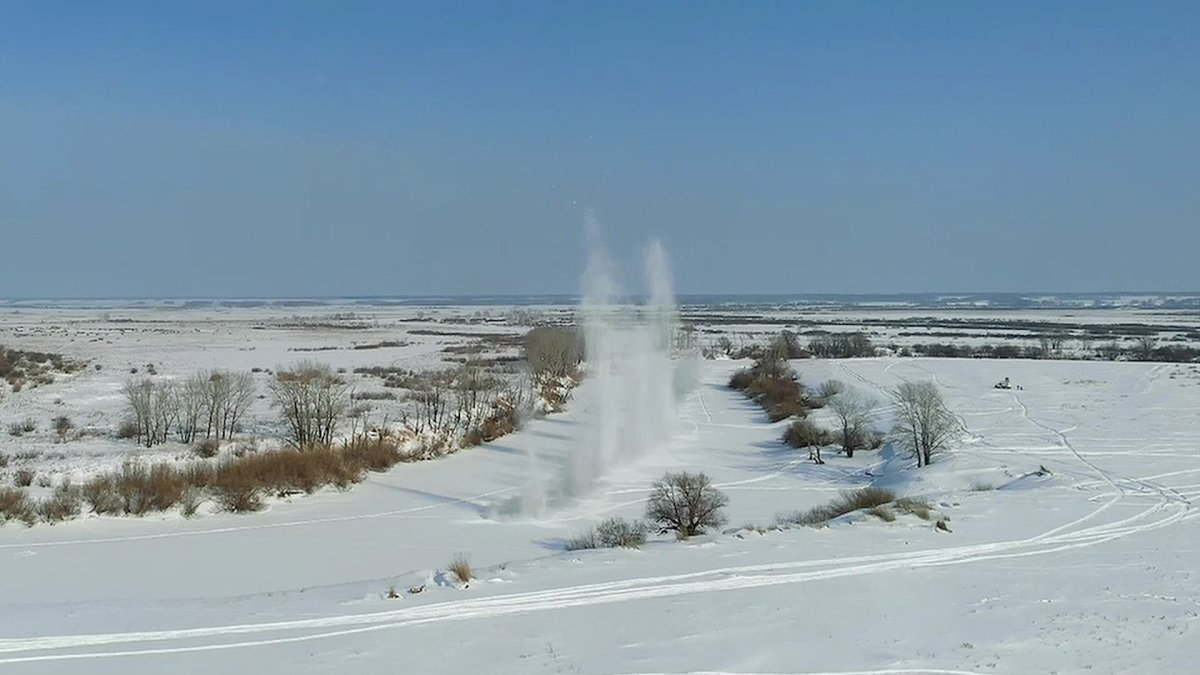 Взрывы и укрепление дамб: как регионы готовятся к паводкам