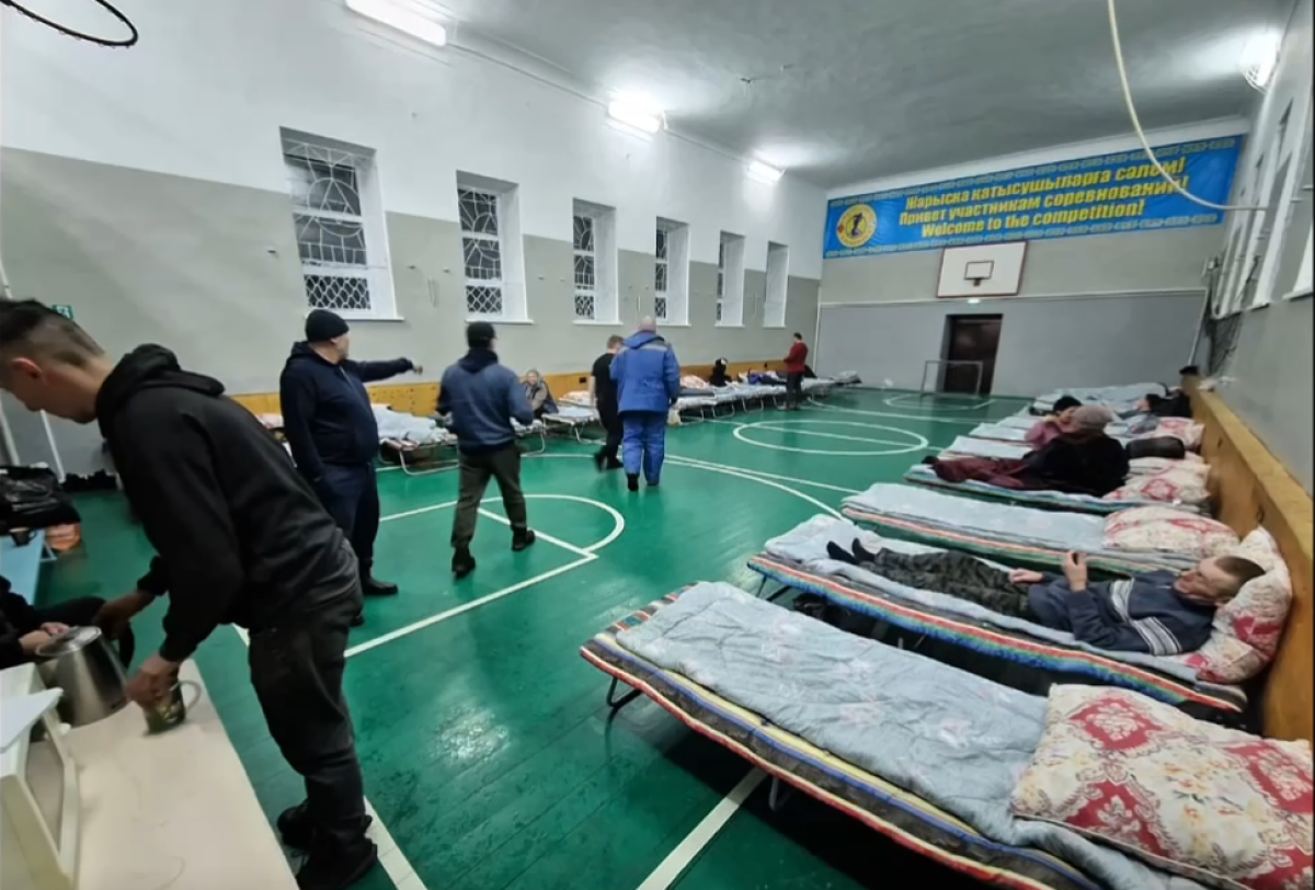 Непогода в Казахстане: полиция успешно эвакуировала людей с трасс ВКО