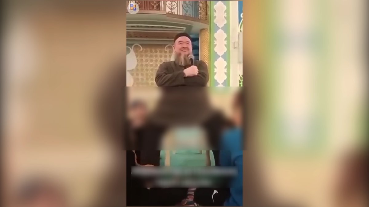 Дети массировали ноги имаму: в ДУМК прокомментировали ситуацию