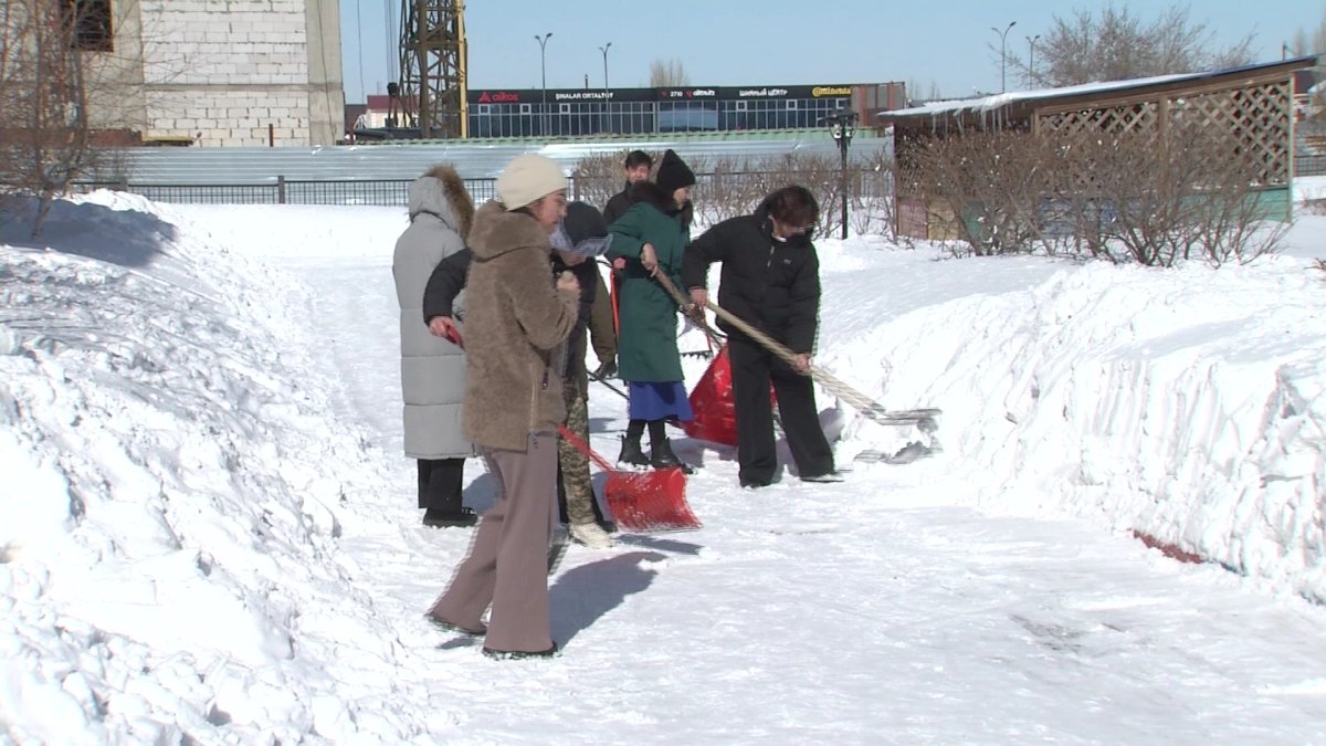 Сквер и детский сад привели в порядок члены партии «AMANAT» в Астане и Алматы