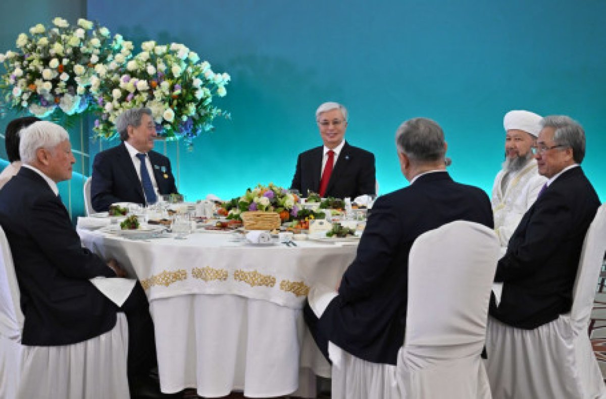 Тоқаевтың атынан Ұлттық құрылтай қатысушыларына ауызашар берілді