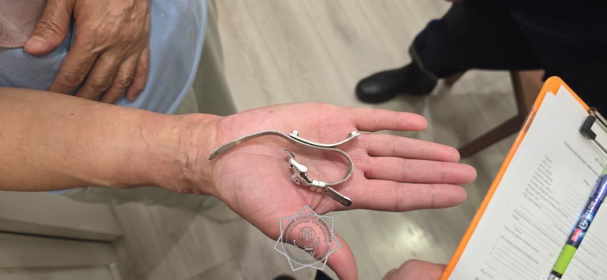 Астанчанка вызвала спасателей из-за проблемы с браслетом