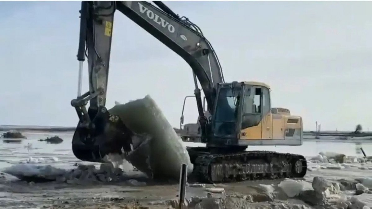 Ақтөбе облысында тасқын су уақытша өткелді шайып кетті