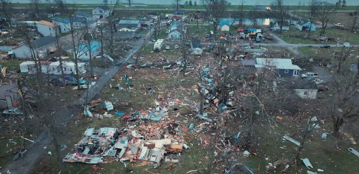 В США больше 30 человек погибли из-за серии торнадо
