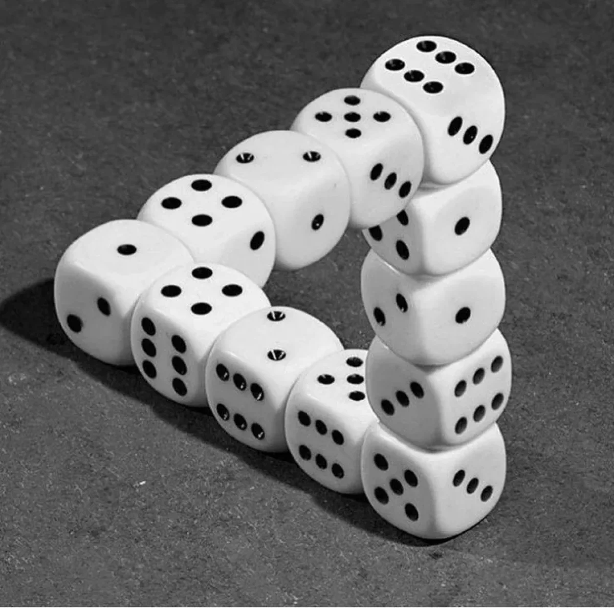 Зря цепляются за иллюзии Рыбы, Стрельцы спешат с решениями: от чего предостерегают звёзды во вторник, 18 марта?