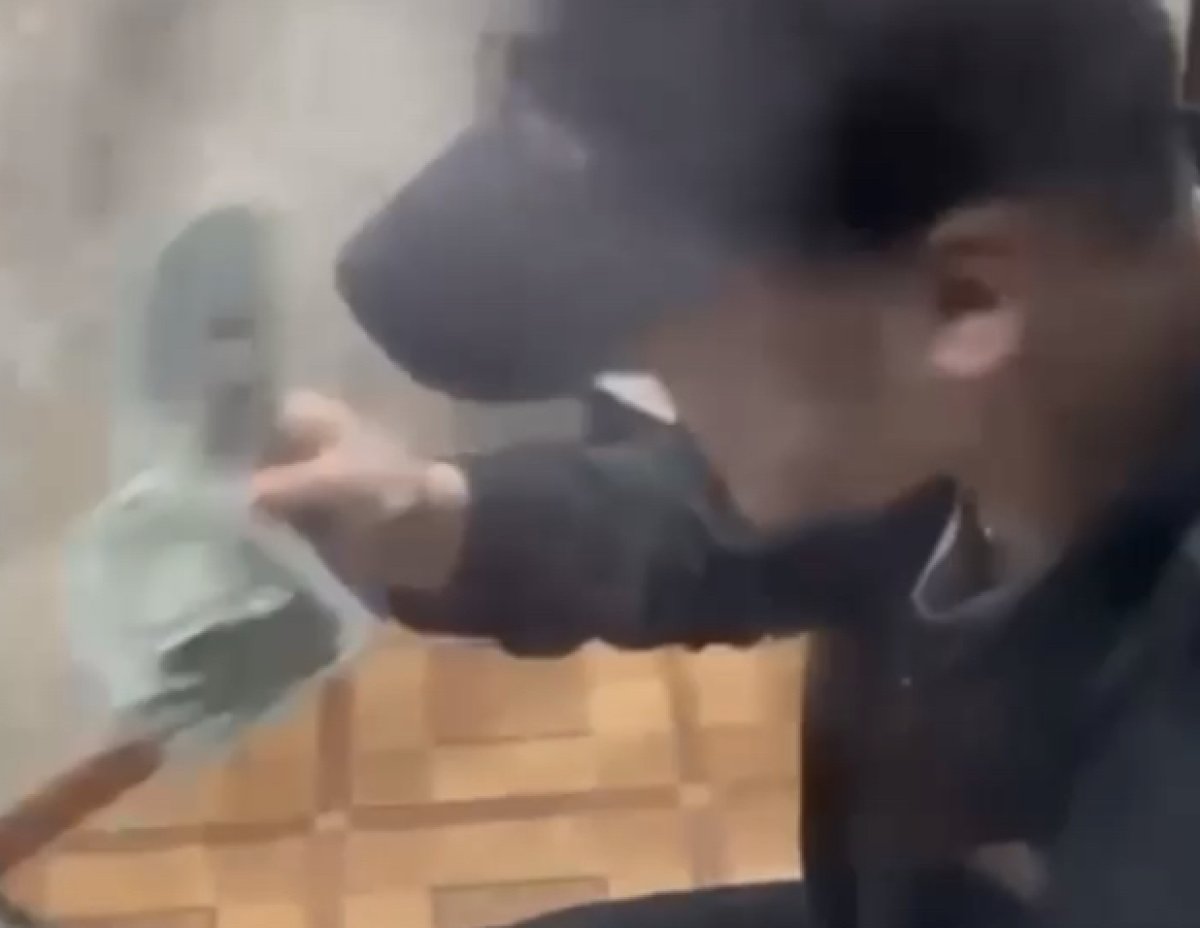 Двух несовершеннолетних дропперов задержали в Костанае